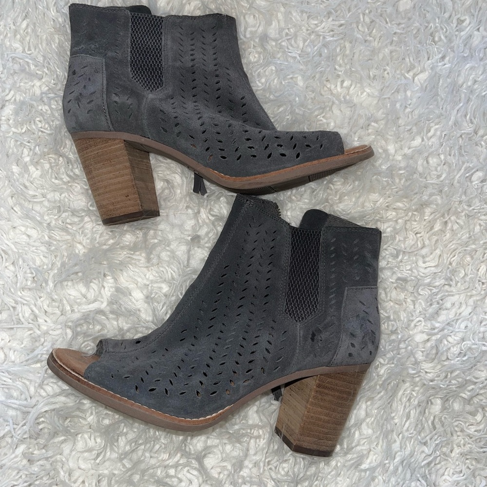 Heeled Peep toe Toms
